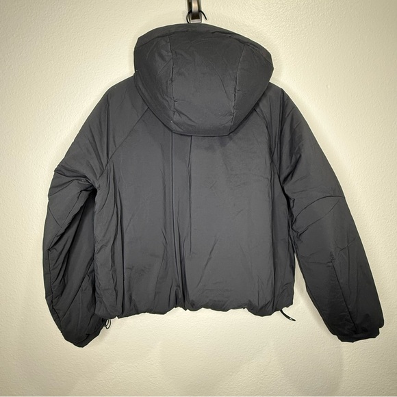 NWT Lululemon Water-Resistant Insulated Hooded Jacket in Black, size M - Picture 5 of 6